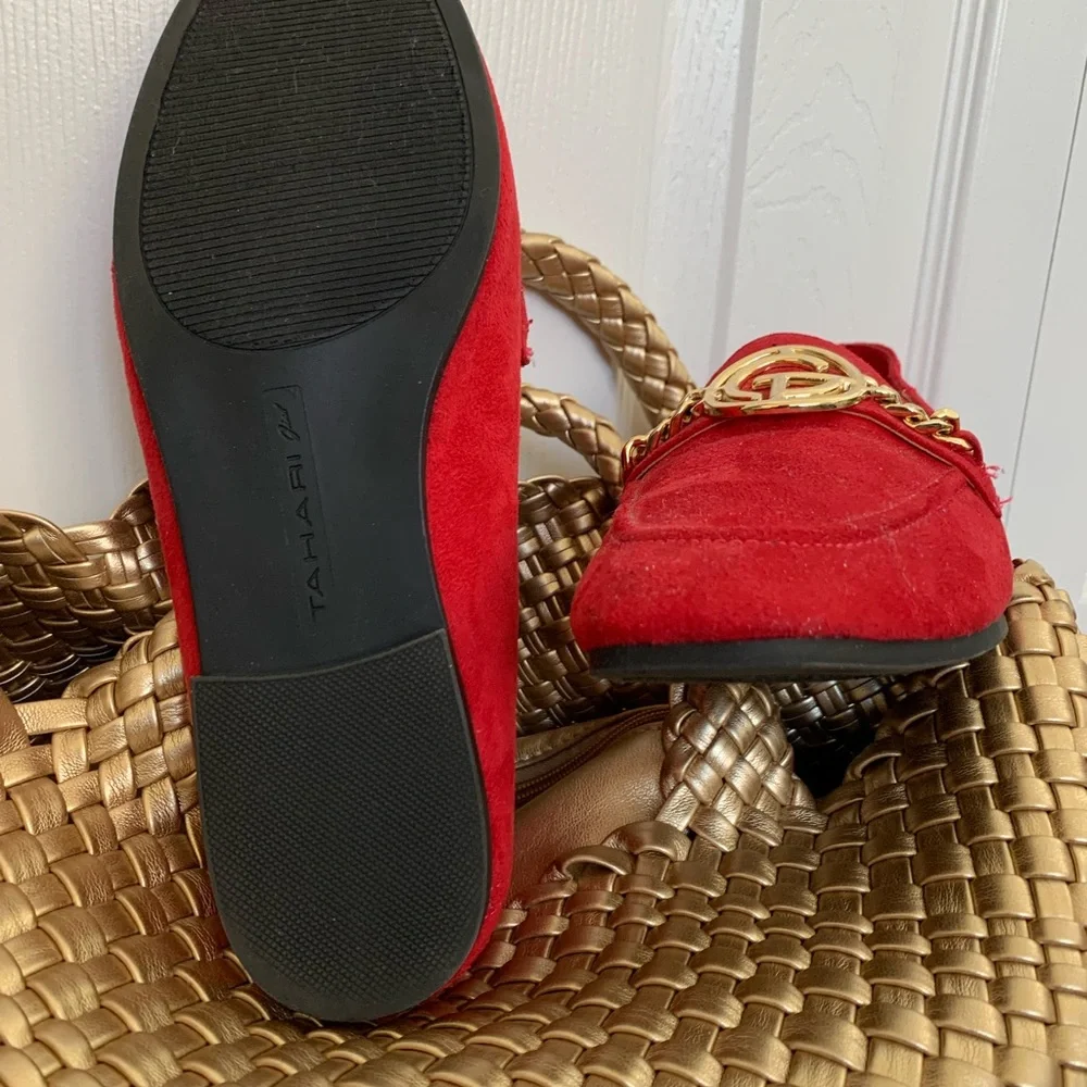 Tahari Red Loafers with Gold Chain Detail - Picture 3 of 7